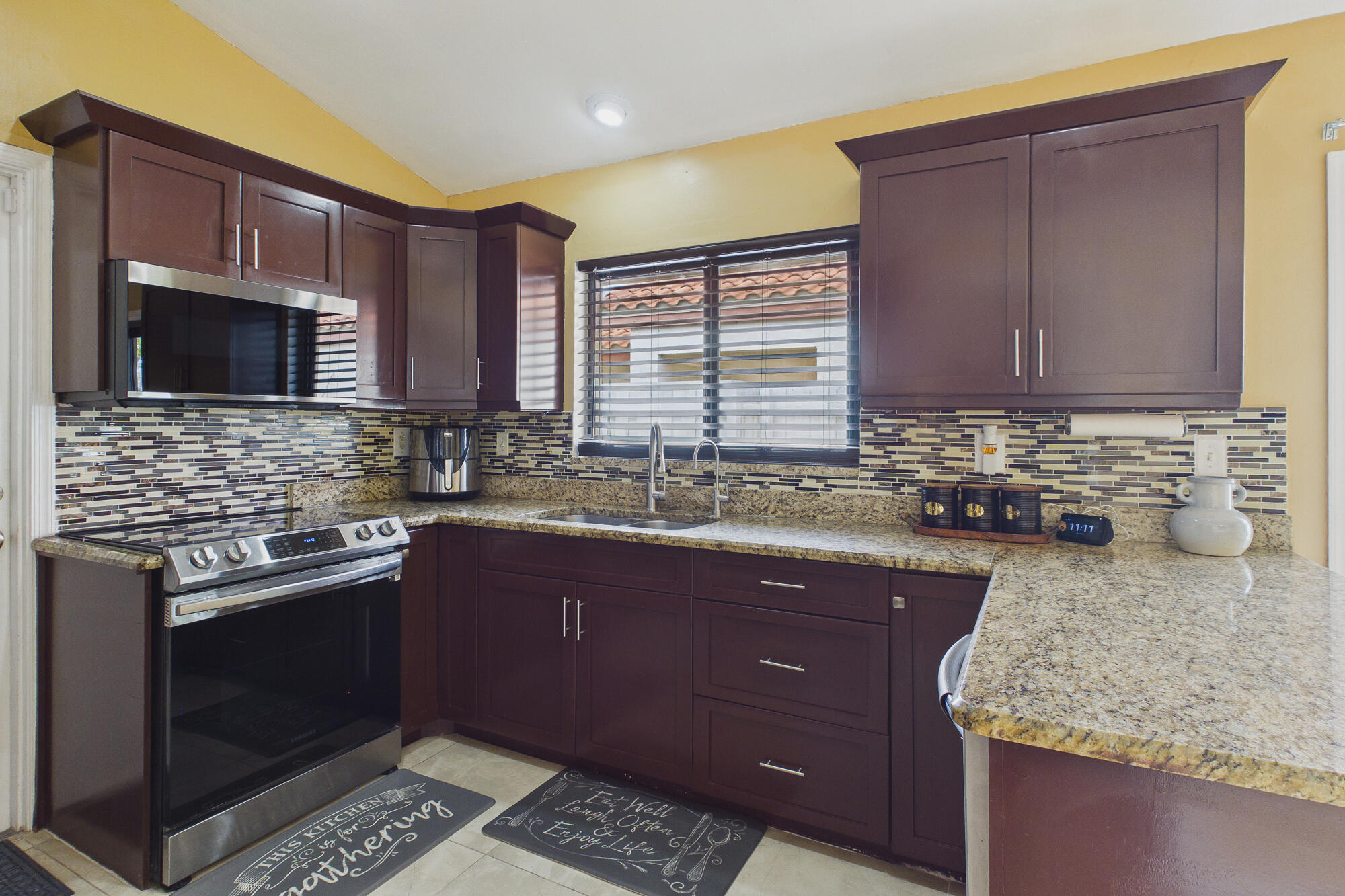 EXECUTIVE ESTATES/CITRUS  GLEN - Residential