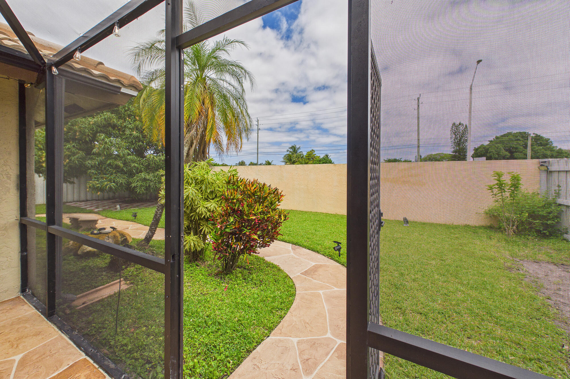 EXECUTIVE ESTATES/CITRUS  GLEN - Residential