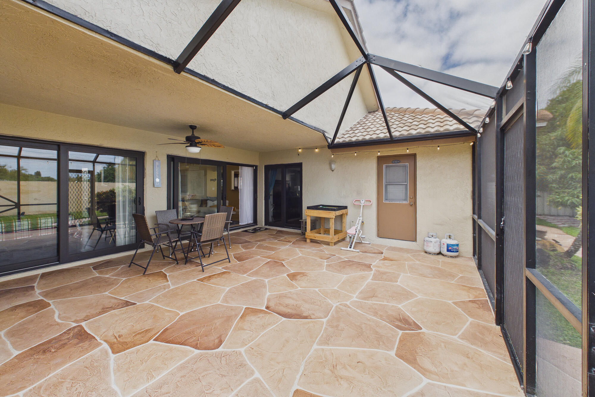 EXECUTIVE ESTATES/CITRUS  GLEN - Residential