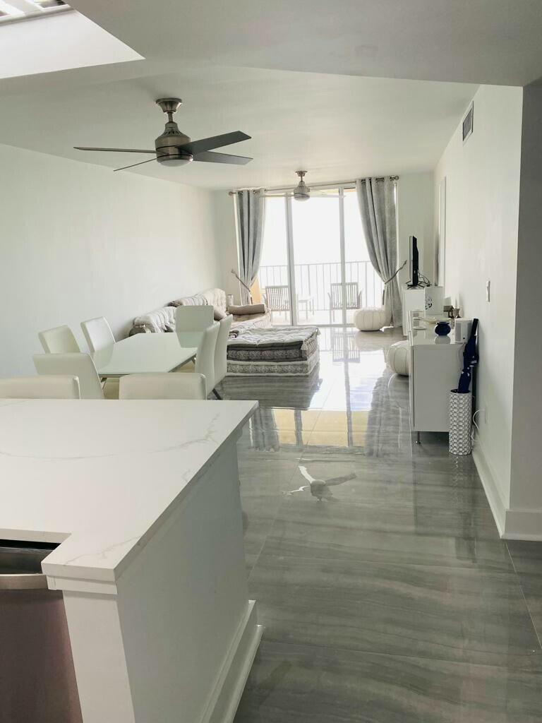 4250 N Highway A1a 503