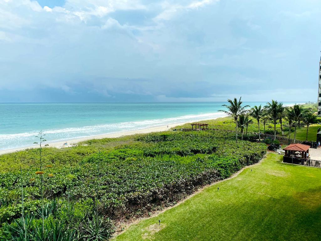 4250 N Highway A1a 503