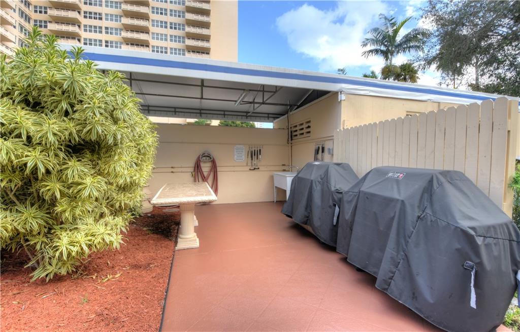 Coral Ridge Towers South - Residential