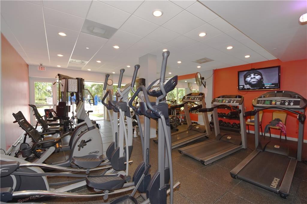 Coral Ridge Towers South - Residential