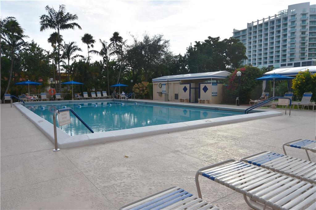 Coral Ridge Towers South - Residential