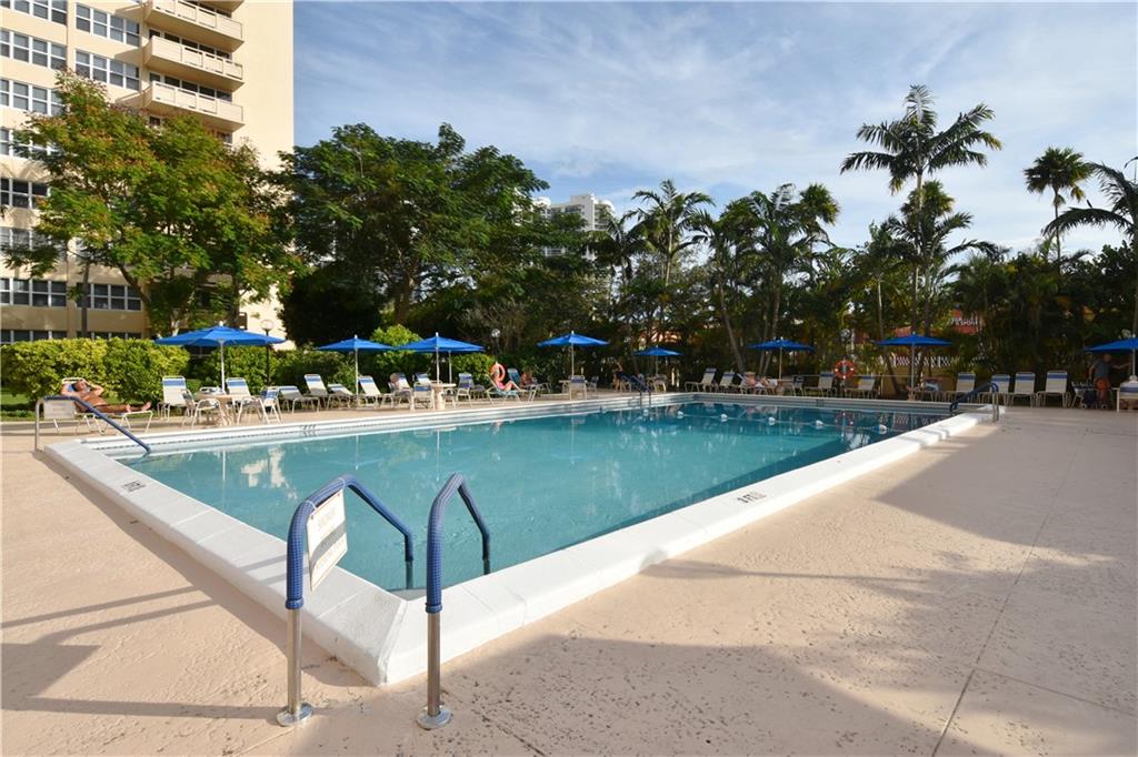 Coral Ridge Towers South - Residential
