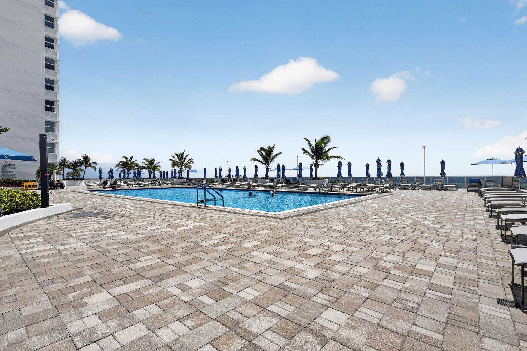 La Mer - Residential