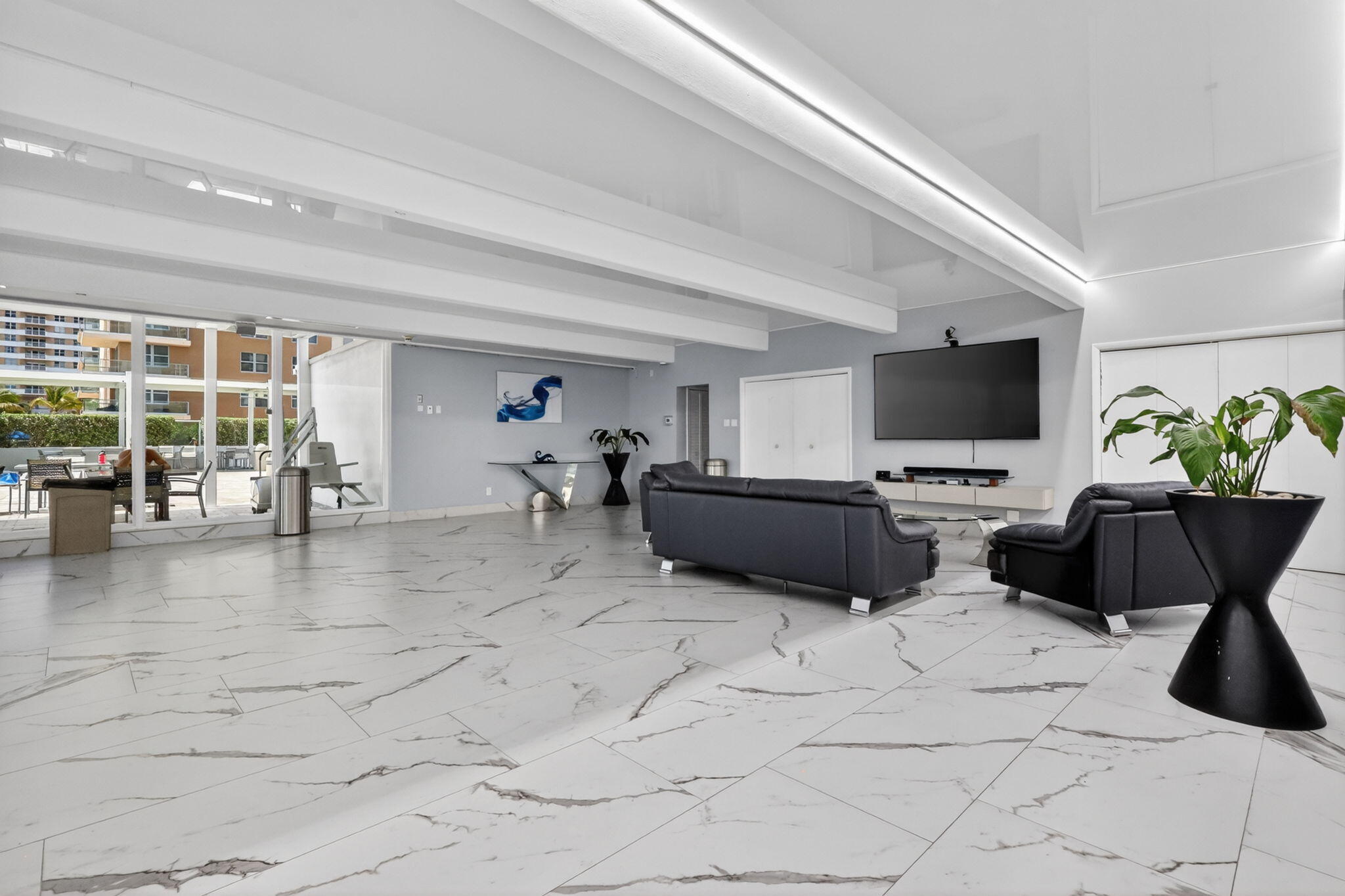 La Mer - Residential
