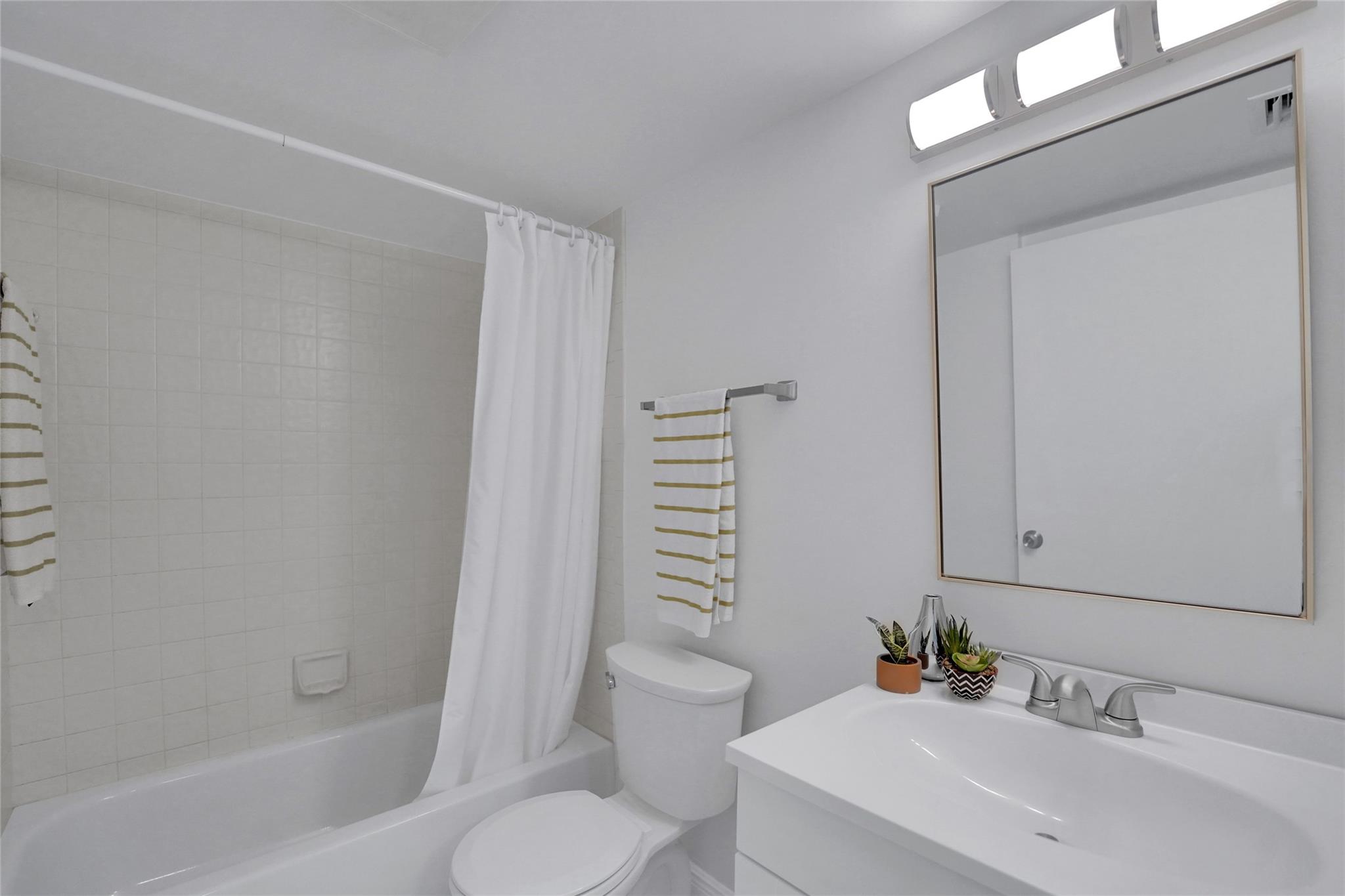 CYPRESS BEND CONDOMINIUM - Residential