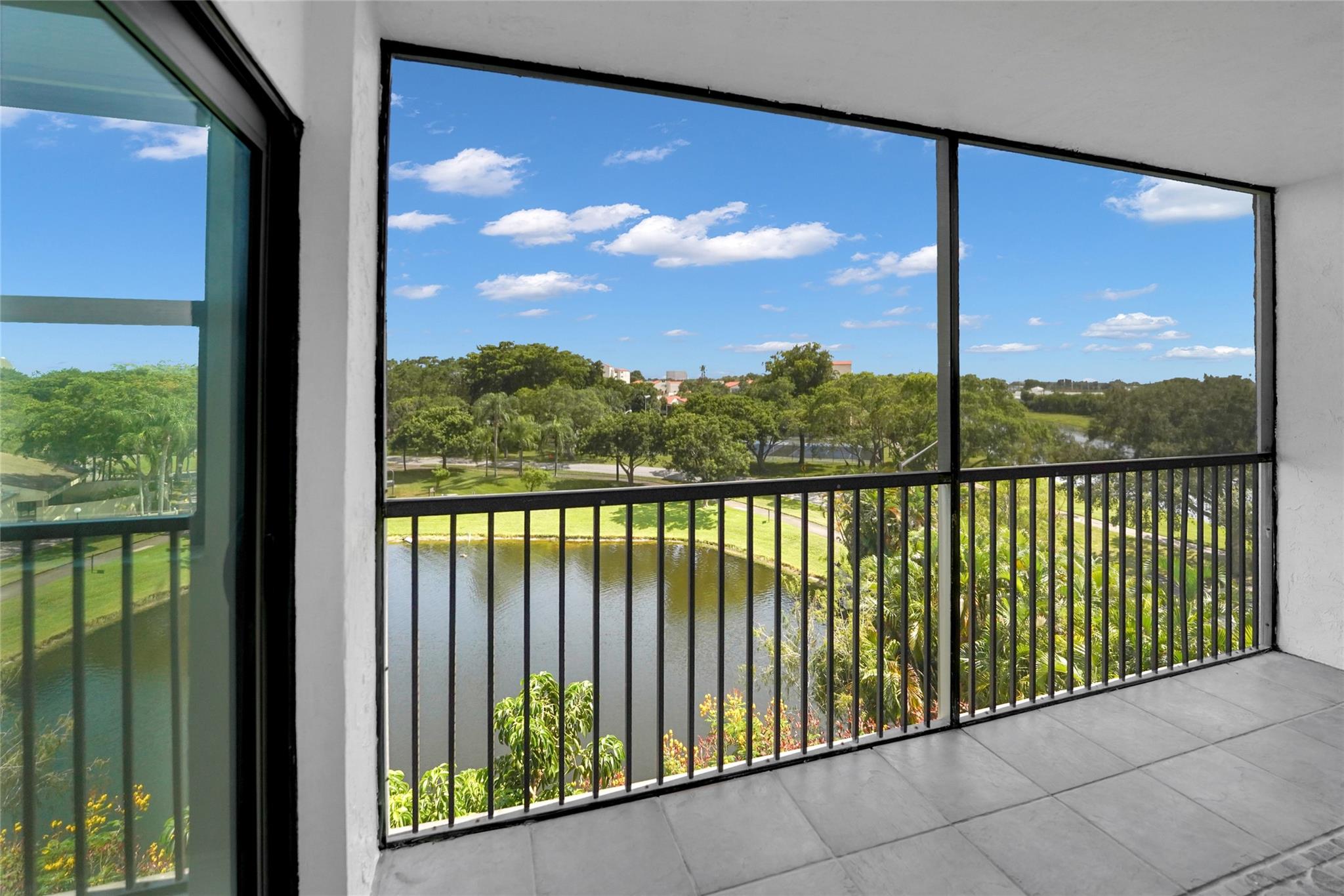 CYPRESS BEND CONDOMINIUM - Residential