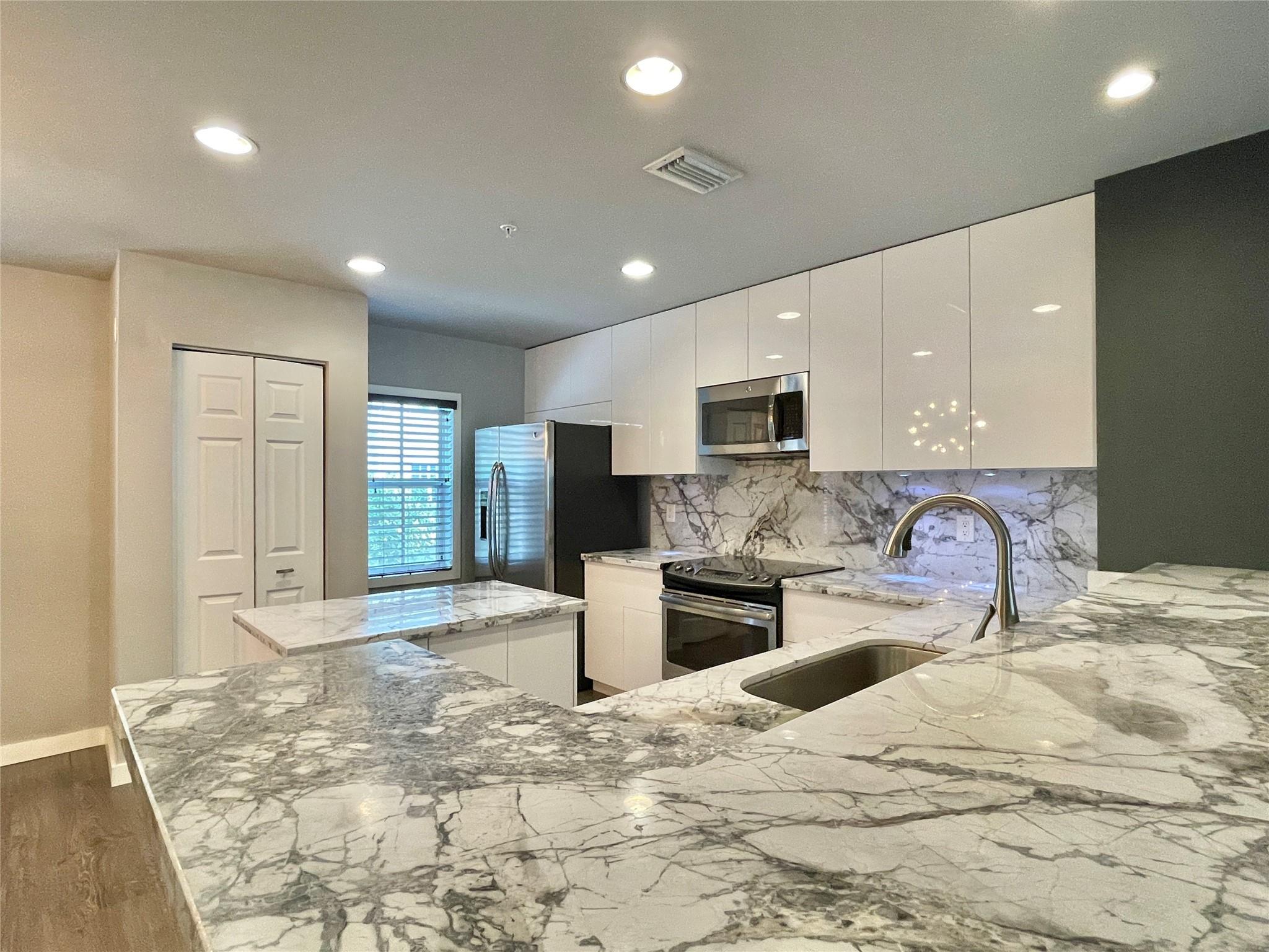 621 SW 1st Ave 621