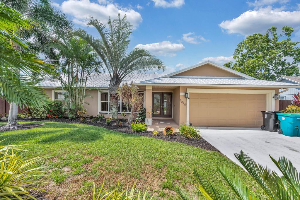 Photo of 1070 SW Jennifer Terrace, Port Saint Lucie, FL 34953 (MLS # R11102720)