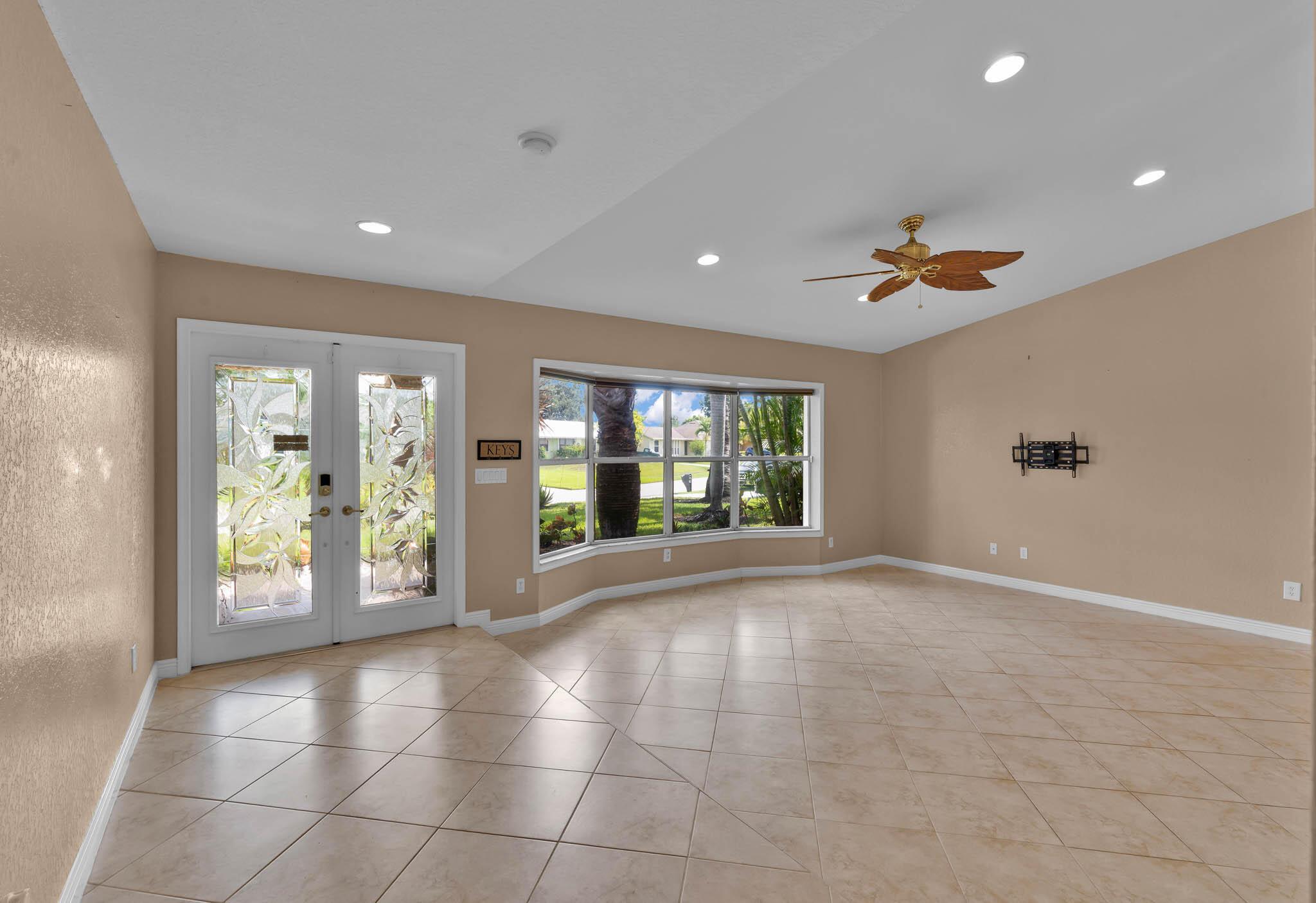 1070 SW Jennifer Terrace