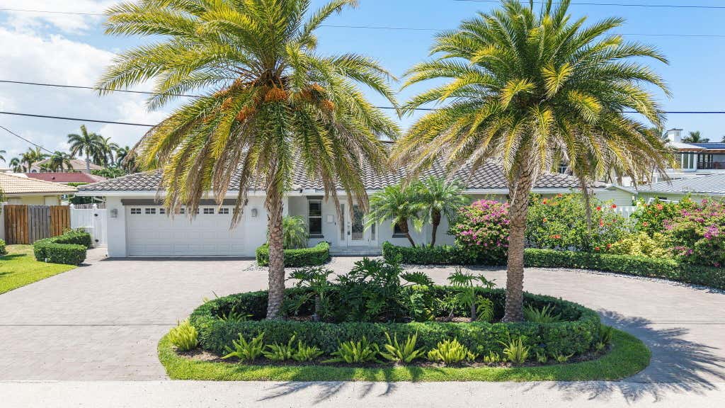 Photo of 831 Dover Street, Boca Raton, FL 33487 (MLS # B26039921)