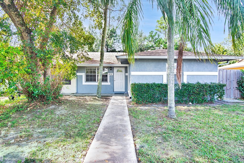 Photo of 4858 Arthur Street, Palm Beach Gardens, FL 33418 (MLS # B26010109)