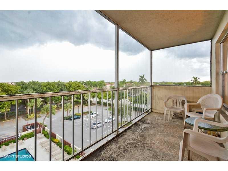 Country Club Towers - Residential