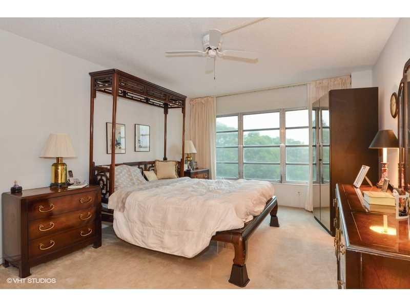 Country Club Towers - Residential