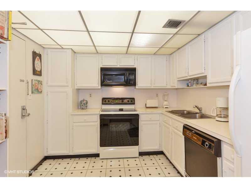 Country Club Towers - Residential