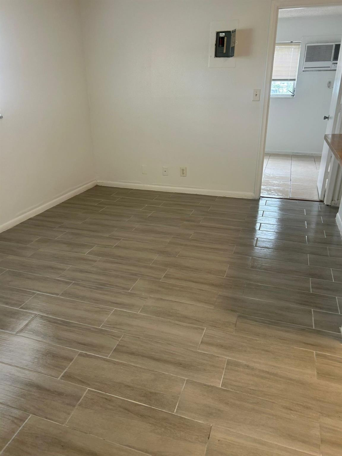 VILLAGE PARK AT OAKLAND C - Residential Lease