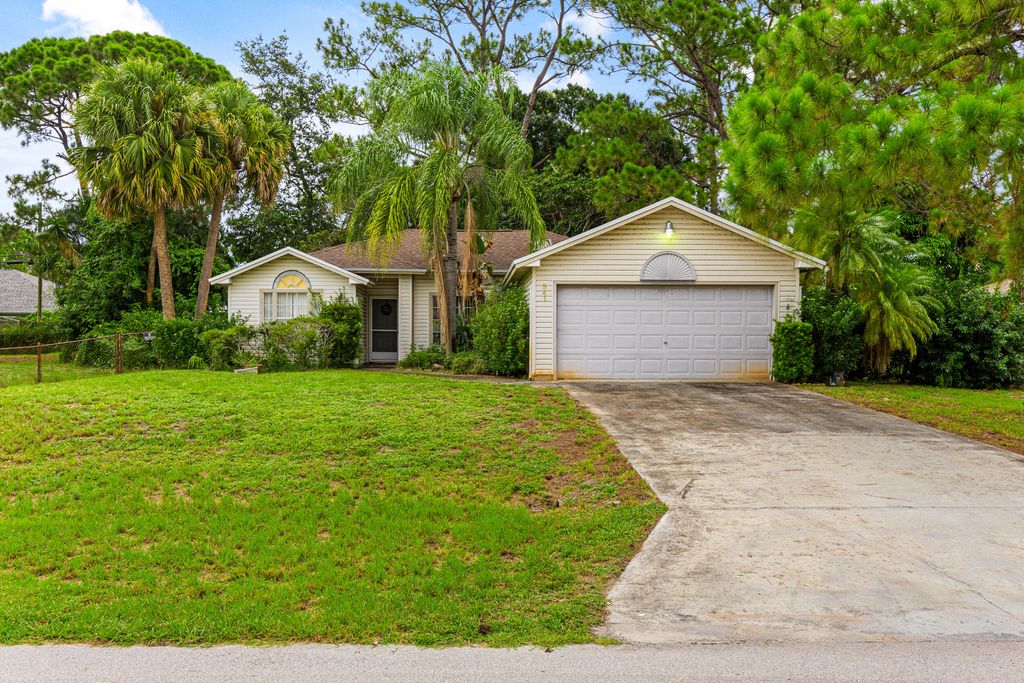 Photo of 941 SW Cairo Avenue, Port Saint Lucie, FL 34953 (MLS # R11006617)