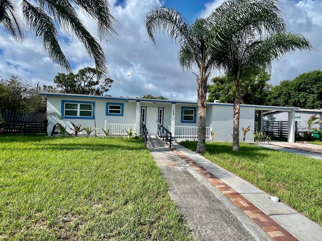 Photo of 128 SE Prima Vista Boulevard, Port Saint Lucie, FL 34983 (MLS # R10998194)