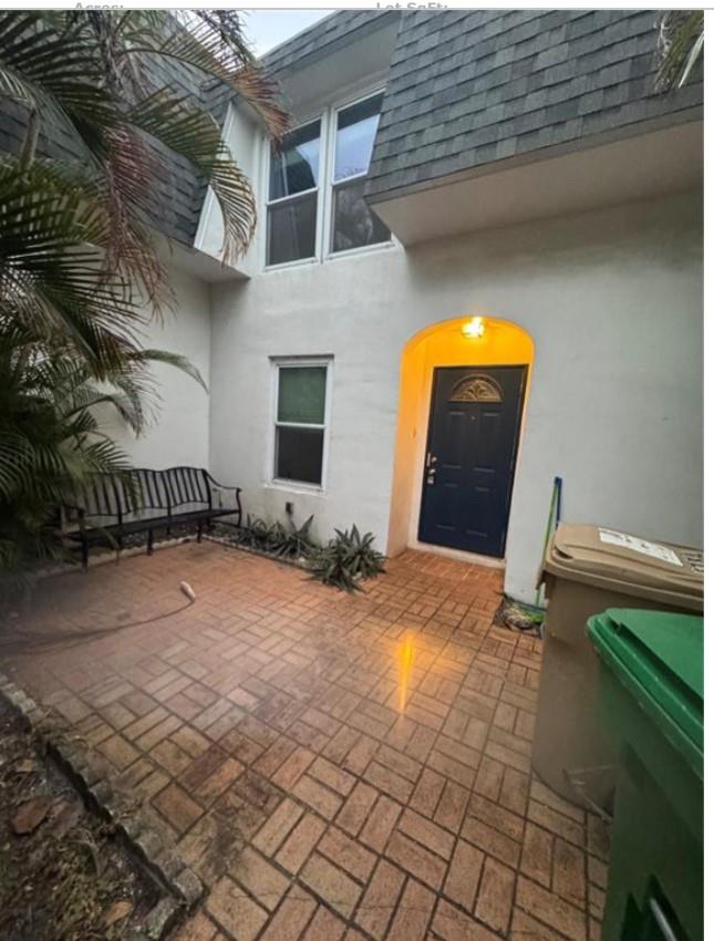 Davie townhome for rent. 2 bedrooms and 1 1/2 bathroom. fence in back yard, move in condition. update kitchen close to NOVA school, Broward collage, great area. Need up to 30 days for HOA application and approval. 2 cars parking space. community pool, new roof, Small pet ok. vacant. show anytime. ready for move in.