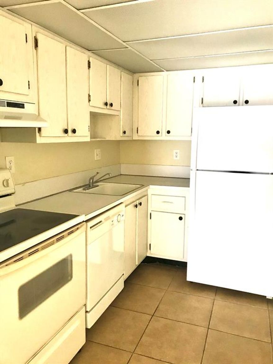 Beautiful 2/2 condo in Crystal Hills. This unit has just been painted and is as clean as clean gets! Absolutely move in ready for even the fussiest buyer and with no rental waiting period it is an investors dream!