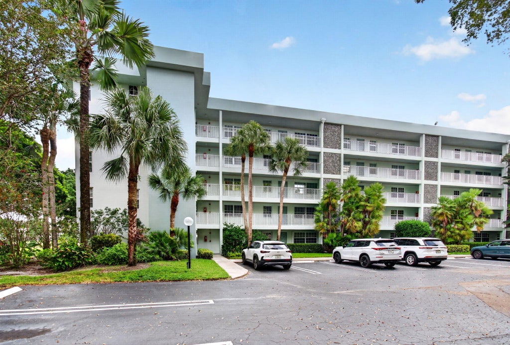 Photo of 802 CYPRESS GROVE Lane #309, Pompano Beach, FL 33069 (MLS # B26069030)