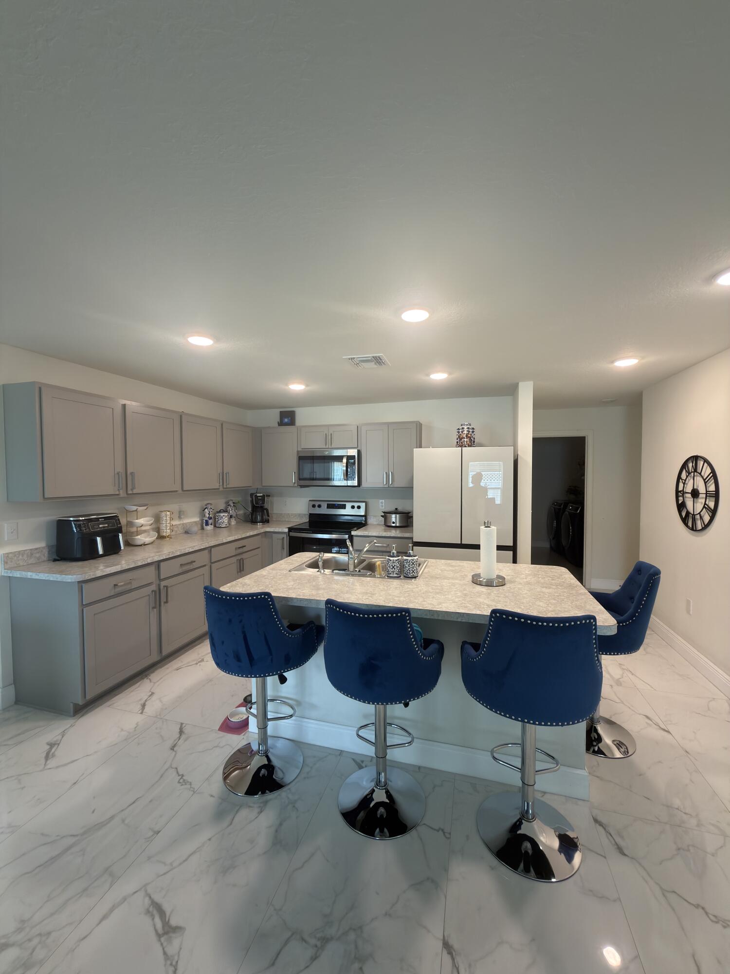PORT ST LUCIE SECTION 48 1ST REPLAT - Residential