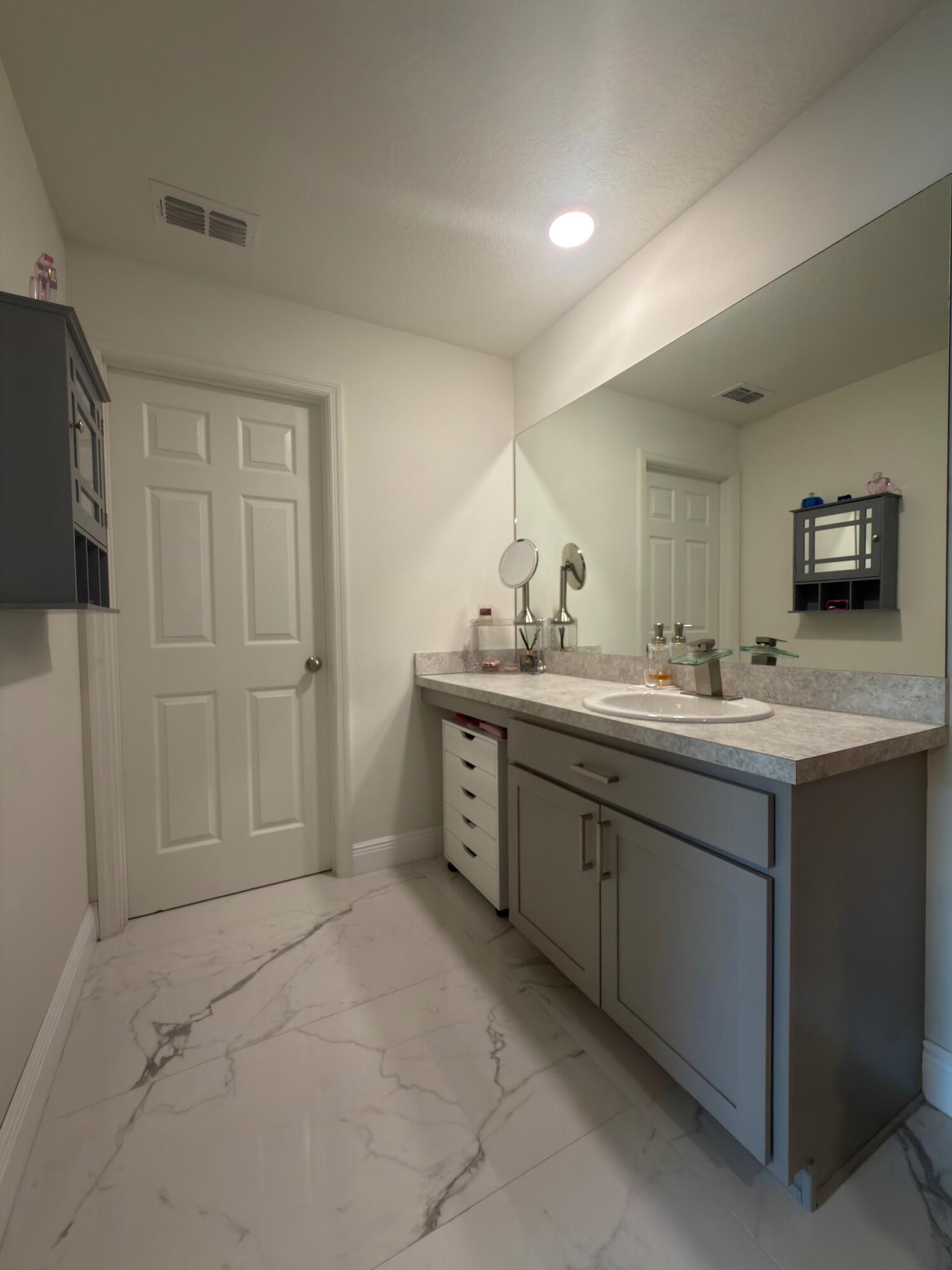 PORT ST LUCIE SECTION 48 1ST REPLAT - Residential