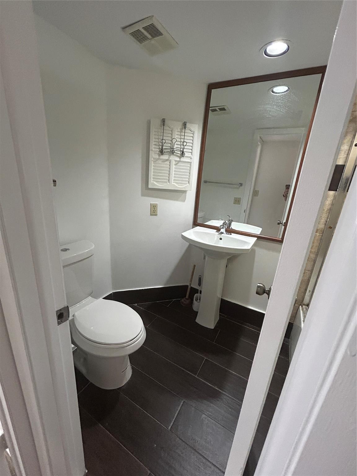 PARC VILLAGE CONDO - Residential Lease