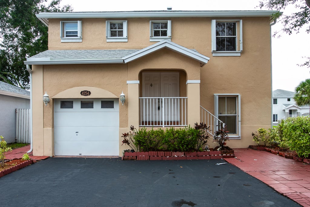 Photo of 4254 SW 72ND Way, Davie, FL 33314 (MLS # B26077039)