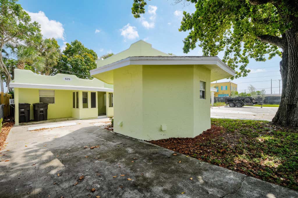 Photo of 627 Bunker Road, West Palm Beach, FL 33405 (MLS # B26034072)