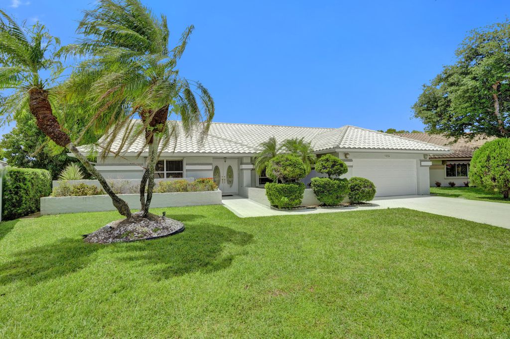 Photo of 9224 Sun Pointe Drive, Boynton Beach, FL 33437 (MLS # B26019587)