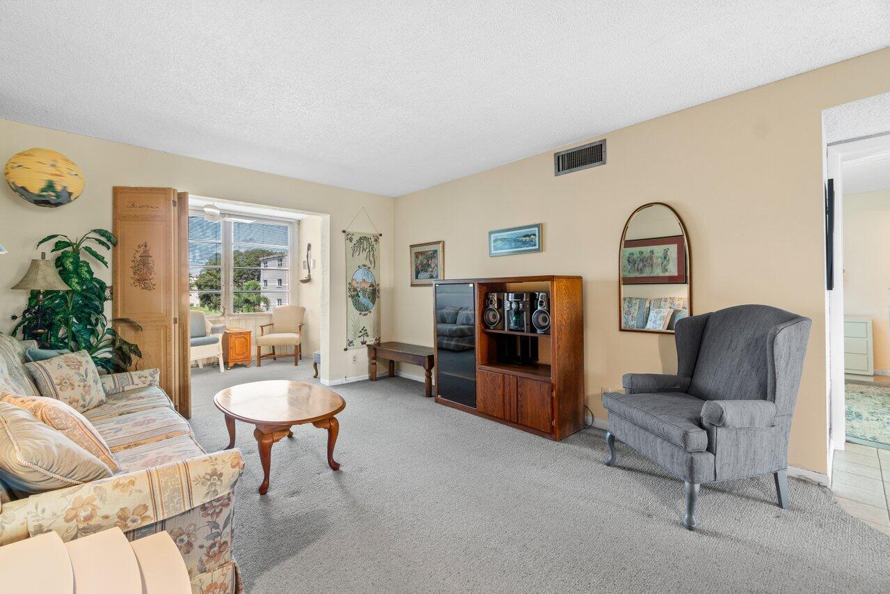 VILLAGE ROYALE GREENWOOD - Residential