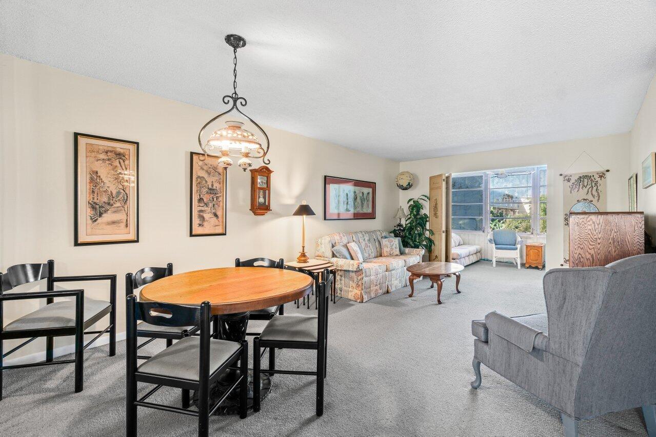 VILLAGE ROYALE GREENWOOD - Residential