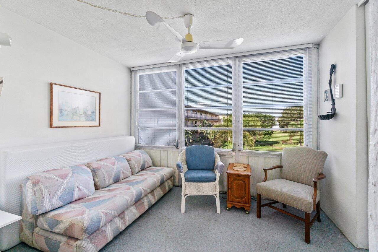 VILLAGE ROYALE GREENWOOD - Residential