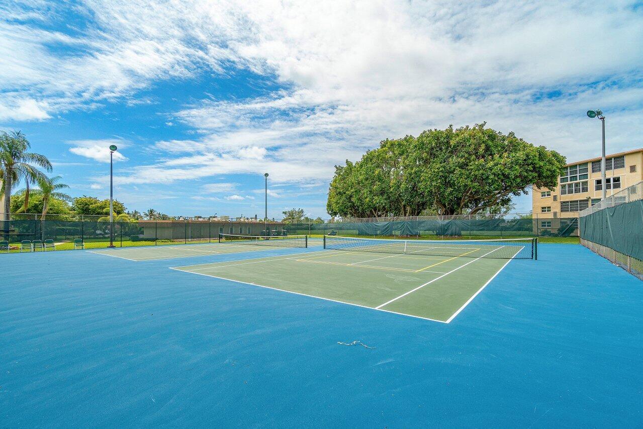 VILLAGE ROYALE GREENWOOD - Residential