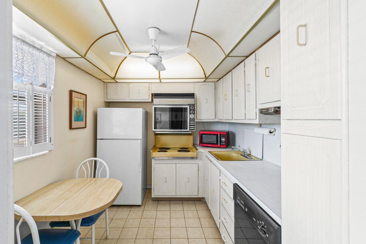 VILLAGE ROYALE GREENWOOD - Residential