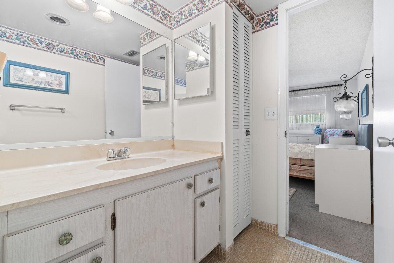 VILLAGE ROYALE GREENWOOD - Residential