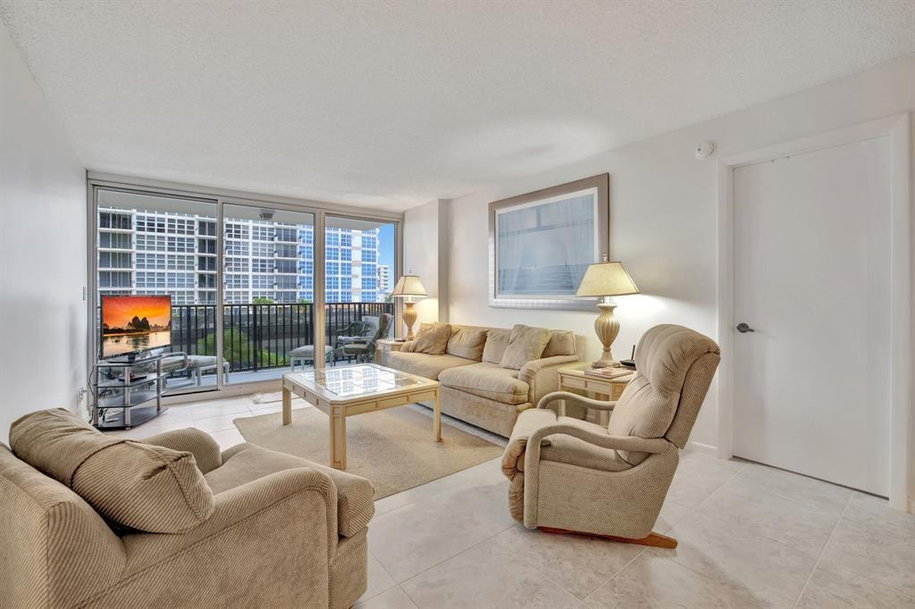 Silver Thatch Atlantic Pl - Residential