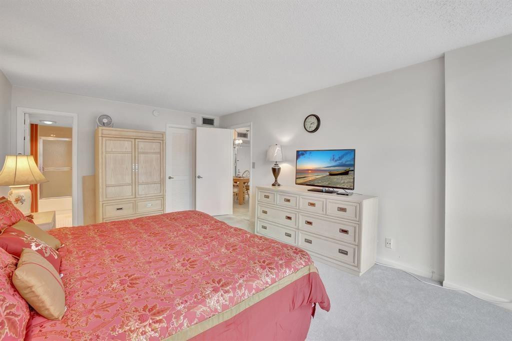 Silver Thatch Atlantic Pl - Residential