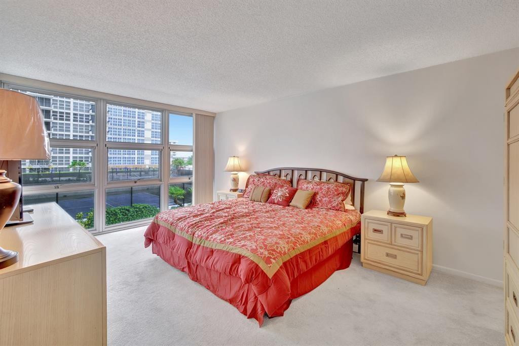 Silver Thatch Atlantic Pl - Residential