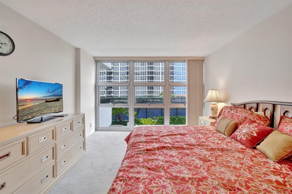 Silver Thatch Atlantic Pl - Residential