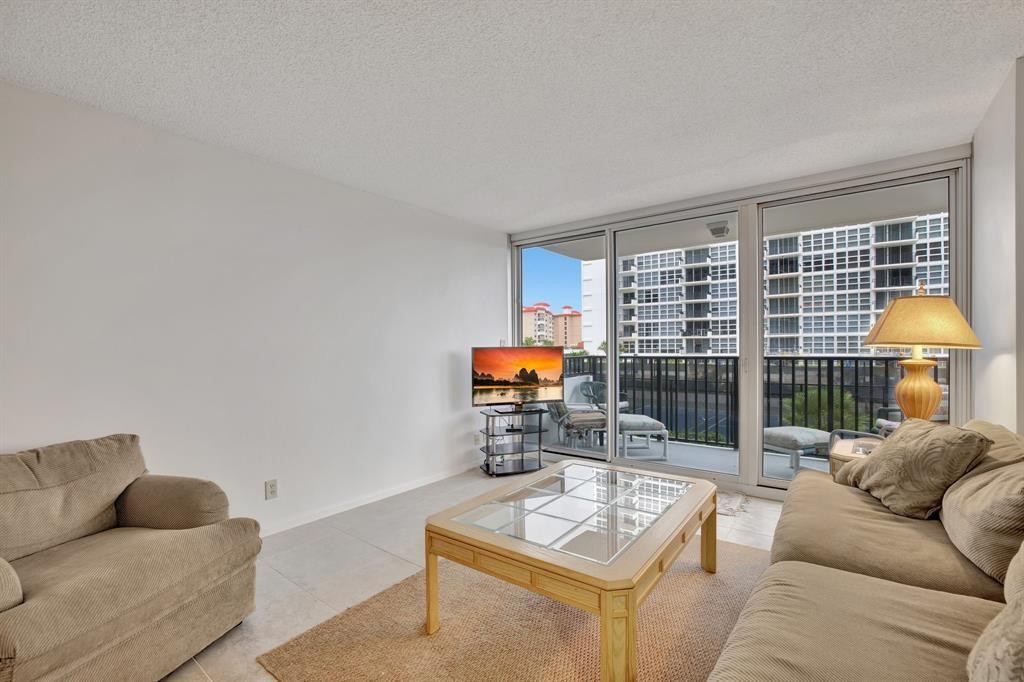 Silver Thatch Atlantic Pl - Residential