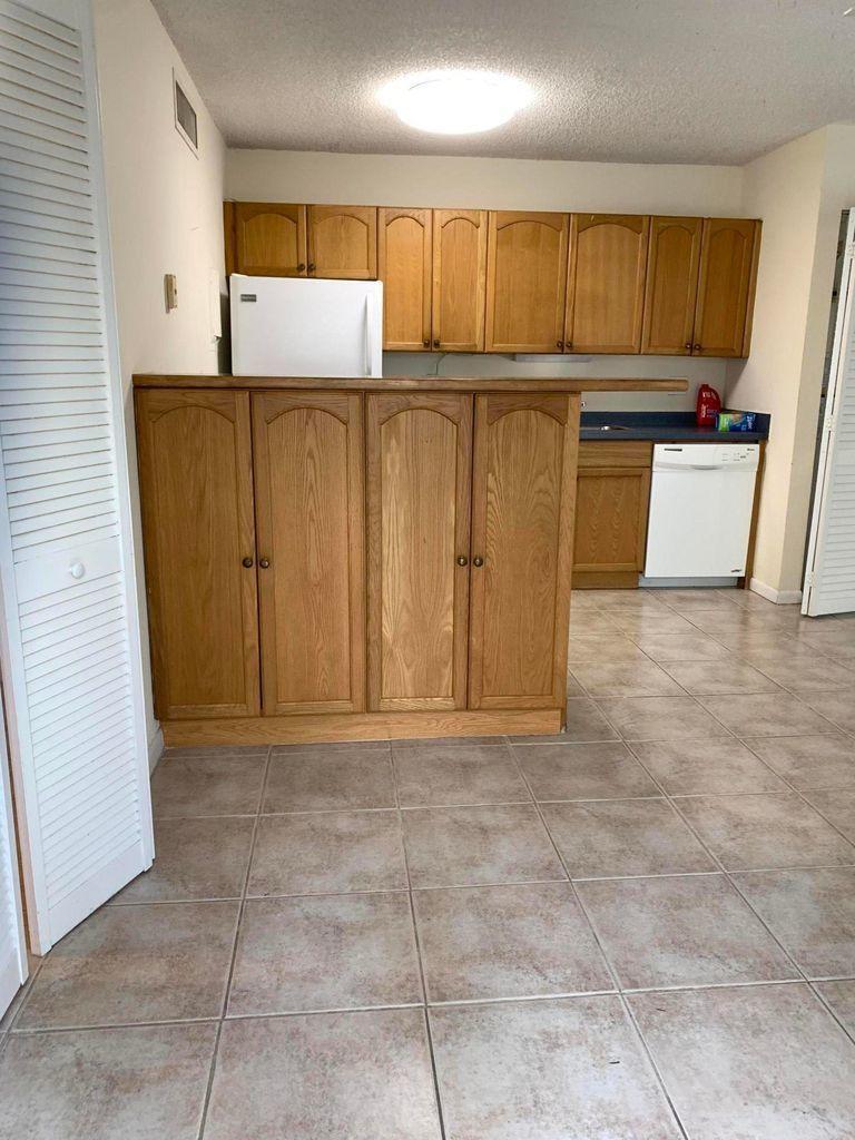 View photos, virtual tours, details... 643 Executive Center Drive Q-102