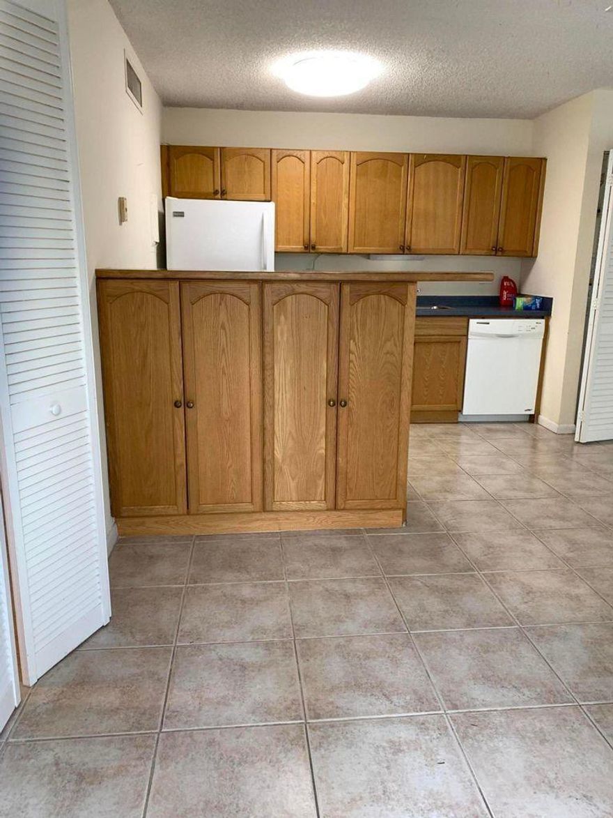 Spacious one bedroom , first floor unit , all tile floor. in unit full size washer & dryer. Association includes basic cable and water. Gated Community with assigned parking and community pool. Very close to I-95,shopping , the Palm Beach Outlet Mall , restaurants and transportation. 5 minutes to the beach and Rosemary Square / City Place.