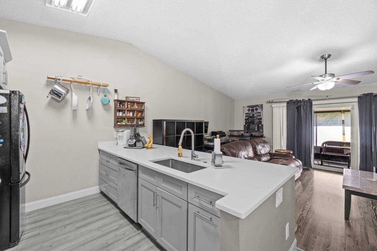 BOYNTON LAKES 3 - Residential