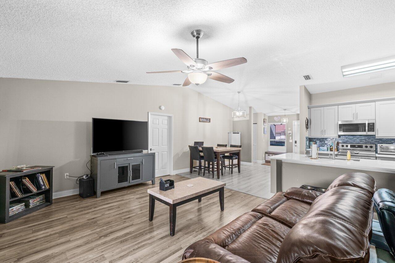 BOYNTON LAKES 3 - Residential