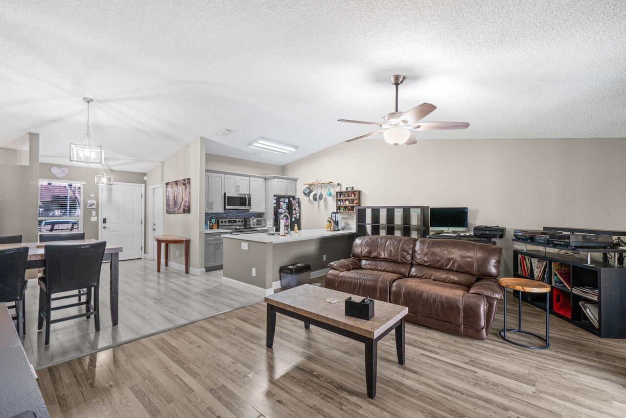 BOYNTON LAKES 3 - Residential