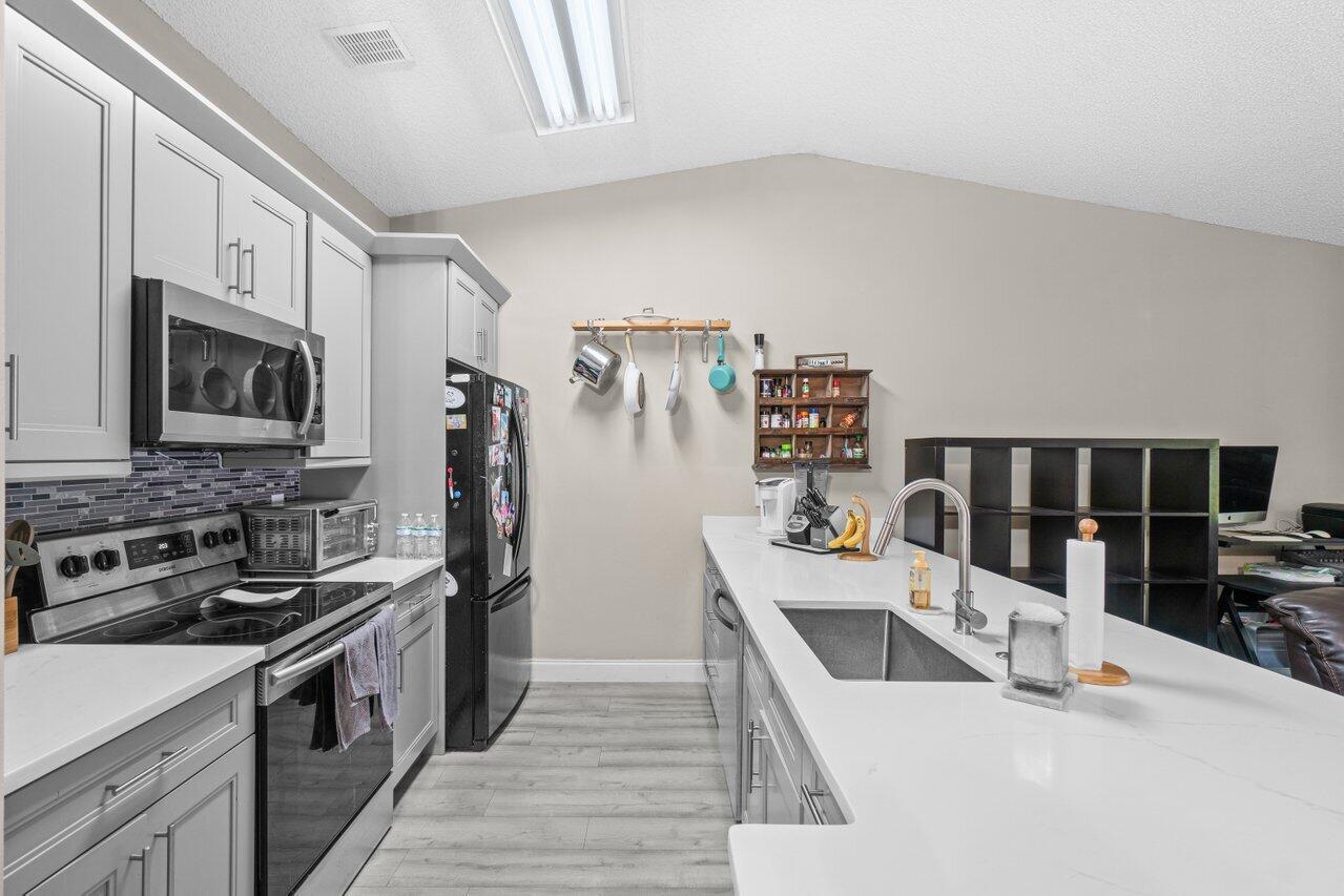 BOYNTON LAKES 3 - Residential